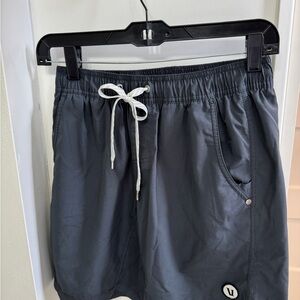 Vuori Men's Charcoal Kore 7" lined Shorts